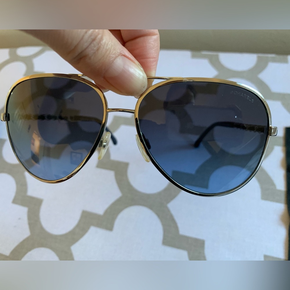 authentic CHANEL Lambskin Aviator Chain Sunglasses 4194-Q in Blue